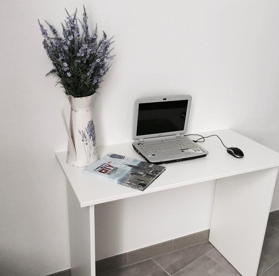 Smart Hotel Rooms Near Metro 24/7 كييف المظهر الخارجي الصورة